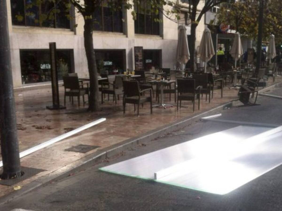 El ático del Ateneo cierra tras los desprendimientos