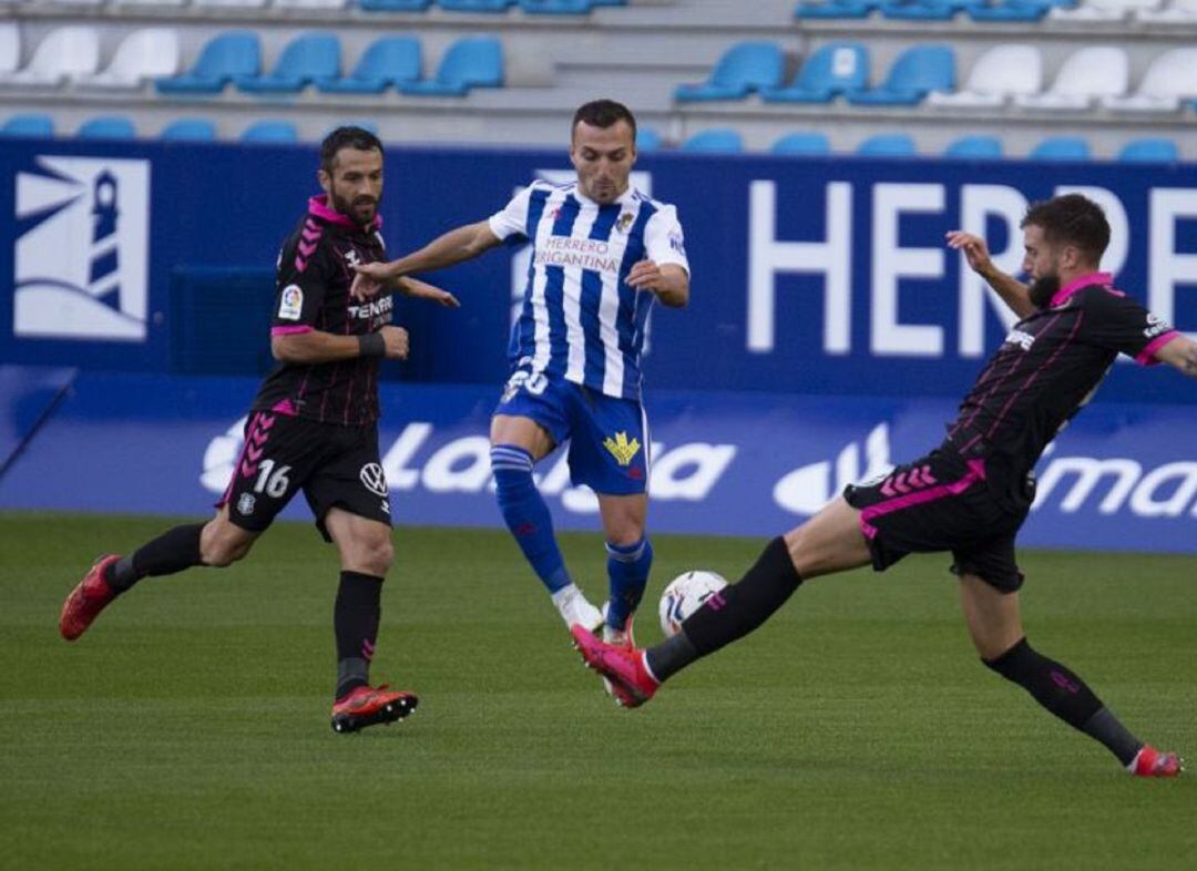 Un lance del partido disputado en Ponferrada.