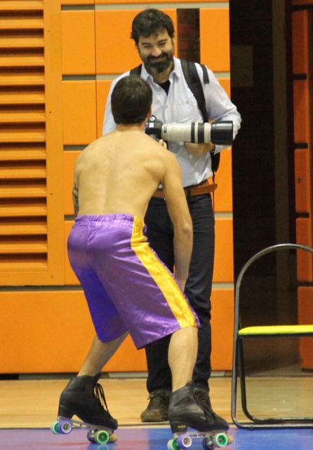 Javier Arcenillas, fotografiando un acto deportivo en Alcobendas