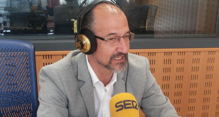 Luis Fuentes, en los estudios de la Cadena SER