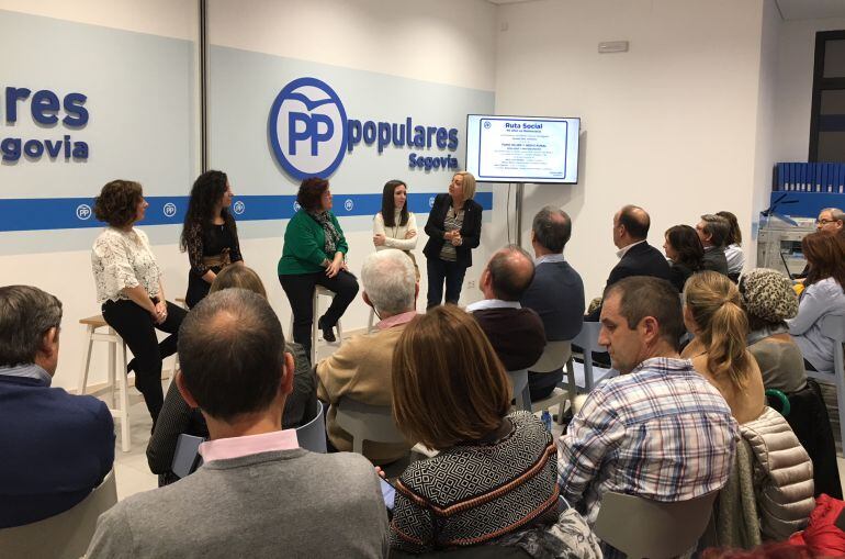 Imagen del primer foro sobre la mujer en el Medio Rural, celebrado en la sede del partido Popular en la capital segoviana