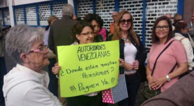 Pensionistas venezolanas en el exterior manifiestan su malestar con el Gobierno venezolano.