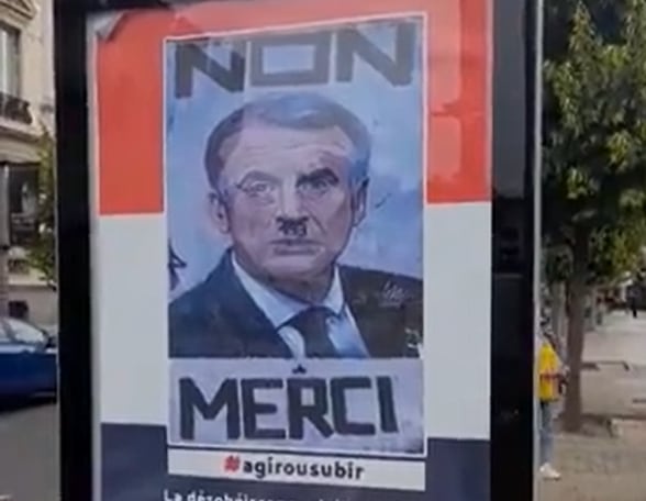 Carteles contra Macron convirtiéndole en Hitler / Twitter