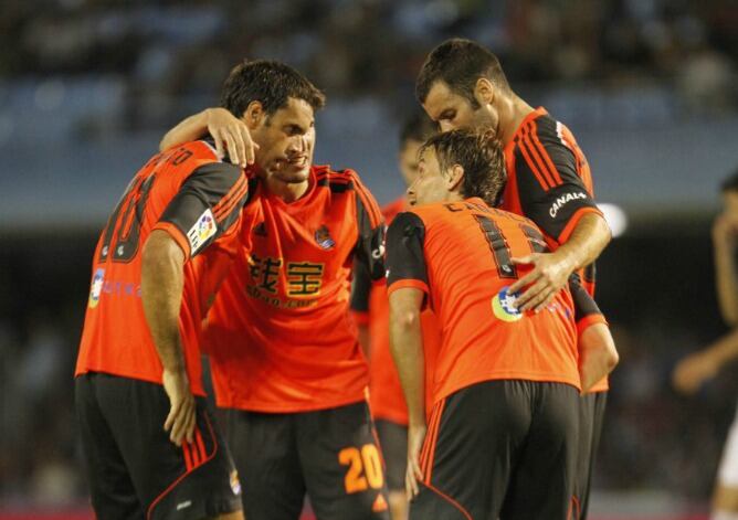 Zaldua, Xabi Prieto, Canales y Agirretxe celebran el empate logrado in extremis.
