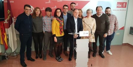 Emilio Sáez y parte de la ejecutiva del PSOE de Albacete