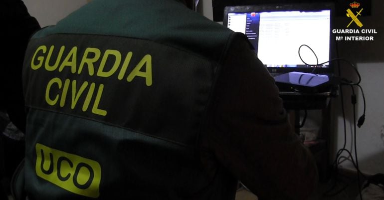 Imagen de archivo de una operación de la Guardia Civil contra la pornografía infantil.