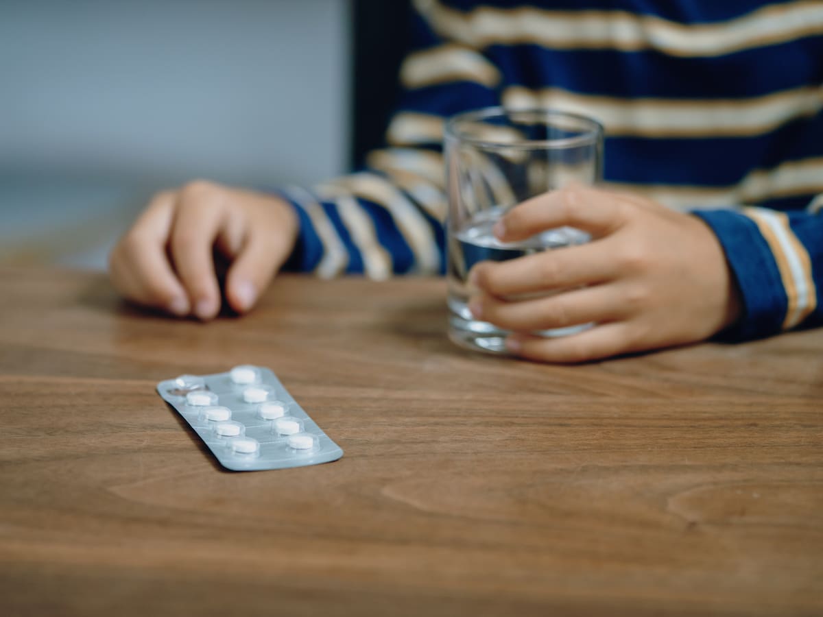 "No es un juego, es una intoxicación": el 'reto del paracetamol' despierta las alertas de familias y docentes