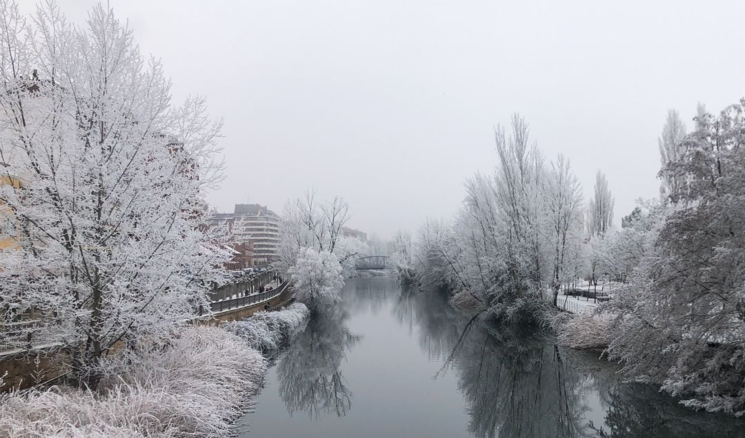 Imagen de la cencellada en la zona del río Carrión en Palencia publicada por la cuenta Oficial de la Concejalía de Cultura y Turismo del Ayuntamiento de Palencia.