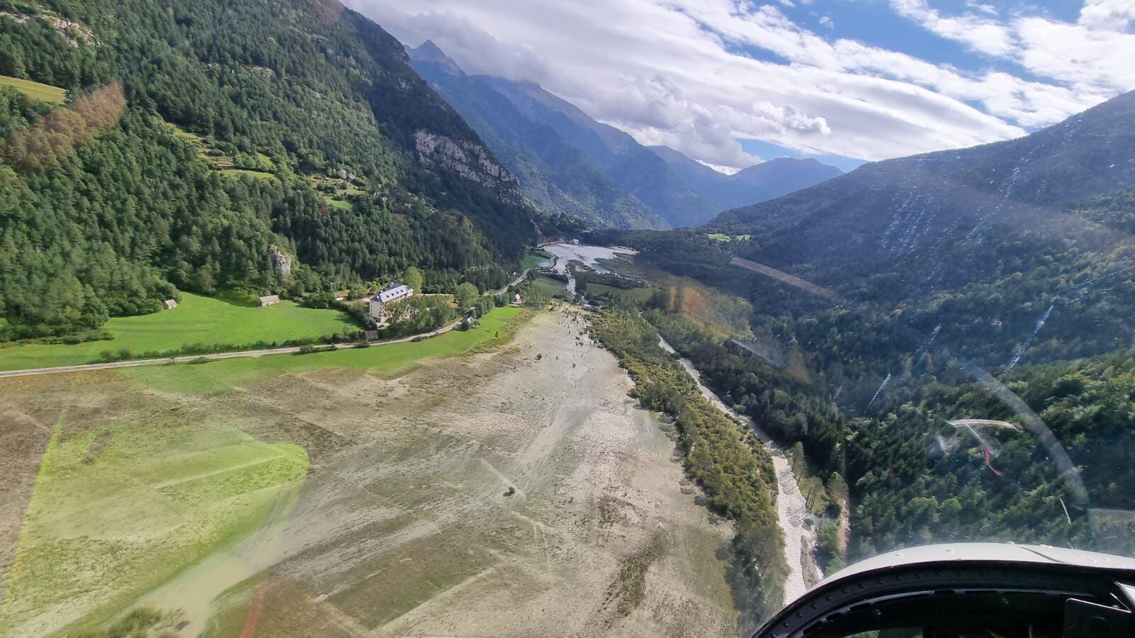 Foto Aérea. Afecciones por los embalses en el Valle de Bielsa.