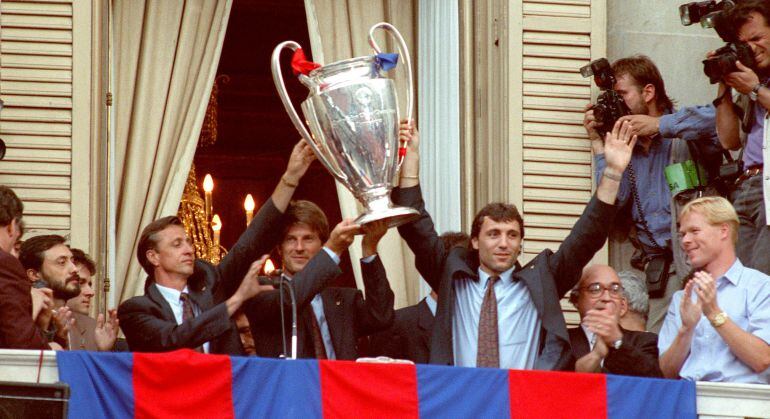 Stoichkov y Cruyff con la Champions