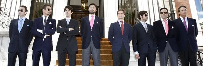 Los diestros Enrique Ponce, José María Manzanares, Alejandro Talavante, Miguel Ángel Perera, El Juli, Cayetano Rivera, El Cid, y el presidente de la mesa del toro, Carlos Núñez, a su llegada al Ministerio del Interior, donde fueron recibidos por su titular, Alfredo Pérez Rubalcaba.