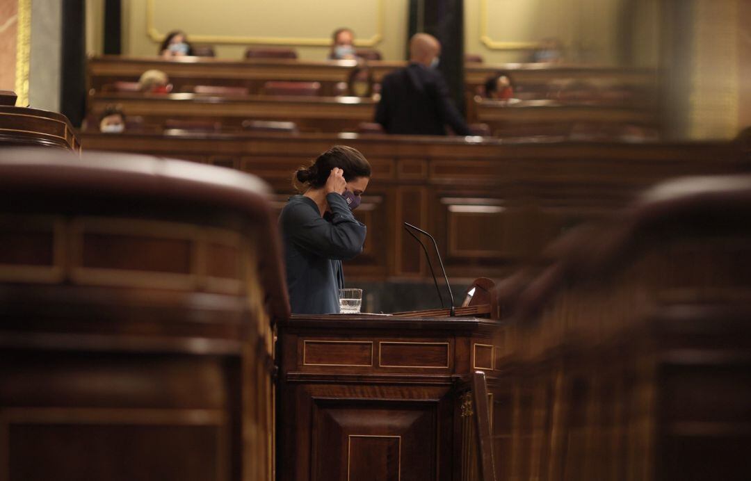 La ministra de Igualdad, Irene Montero, interviene durante una sesión plenaria en el Congreso de los Diputados