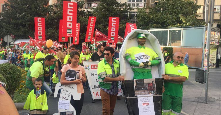 Trabajadores del servicio de limpieza de FCC en una anterior protesta.