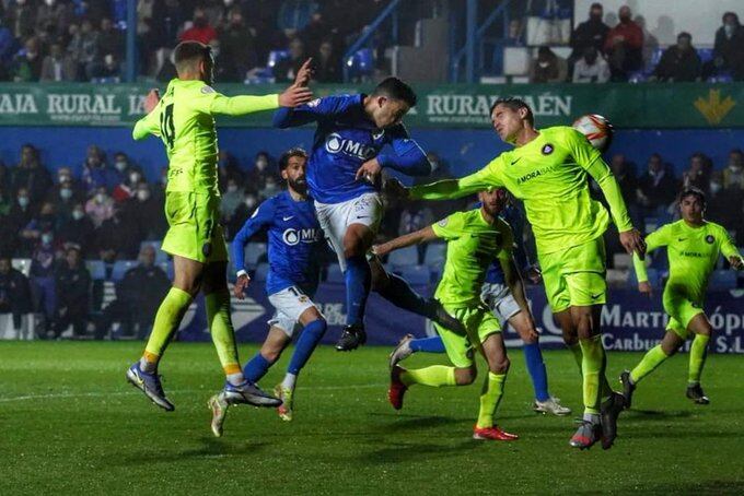 El FC Andorra es queda sense el lideratge després de caure a Linares