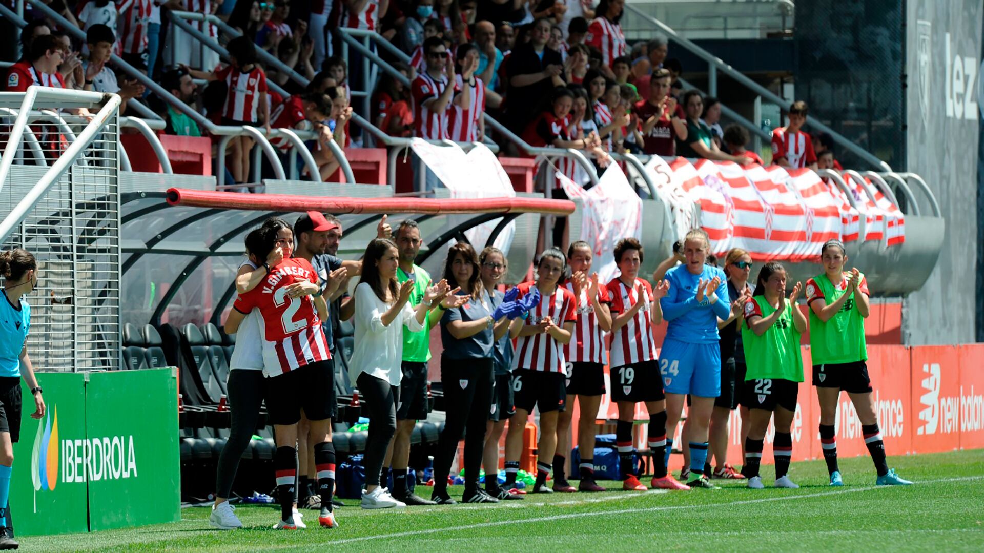 Homenaje en Lezama a las jugadoras que se despiden del Athletic