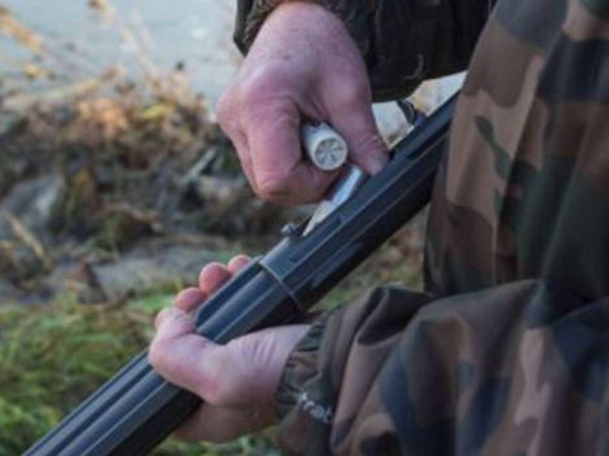 ¿Puede Castilla-La Mancha elevar la edad mínima para cazar?