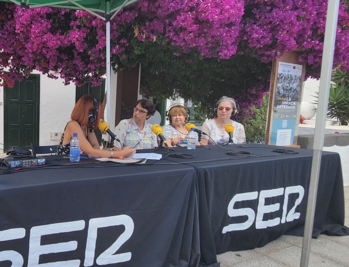 Dores Avilés, Sebastiana María de Jesús Márquez, y María Sinforina Betancort, del equipo de voluntariado de asistencia parroquial de Haría, Premio Haría 2022.