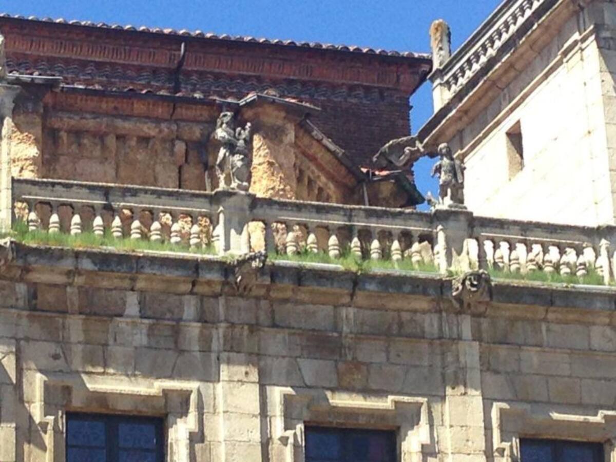 El PSOE exige la limpieza del consistorio de la Plaza Mayor