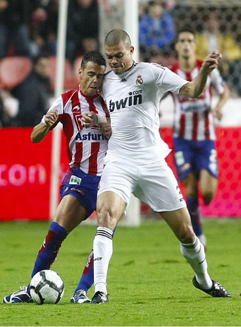 Pepe, durante el partido ante el Sporting