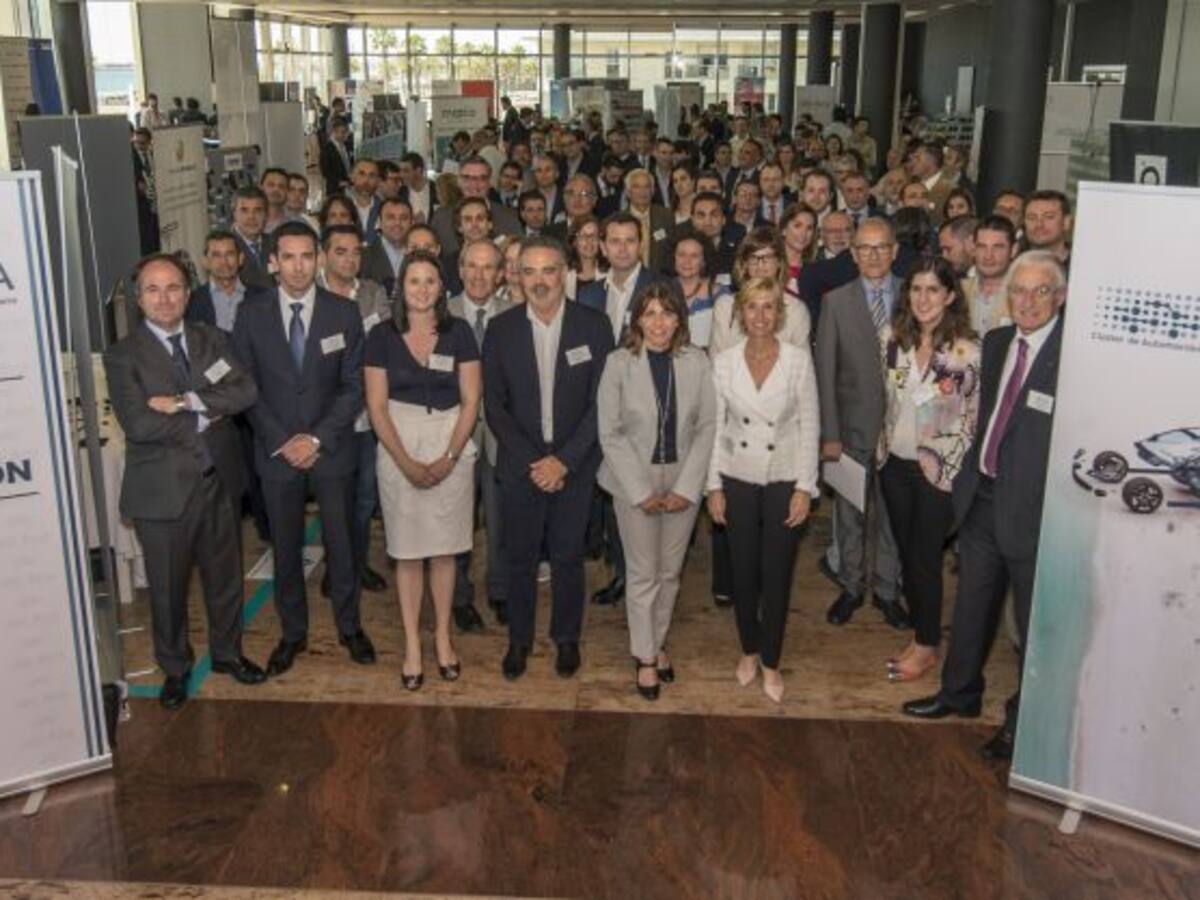 “Entre todos los asociados de AVIA podemos fabricar un coche”