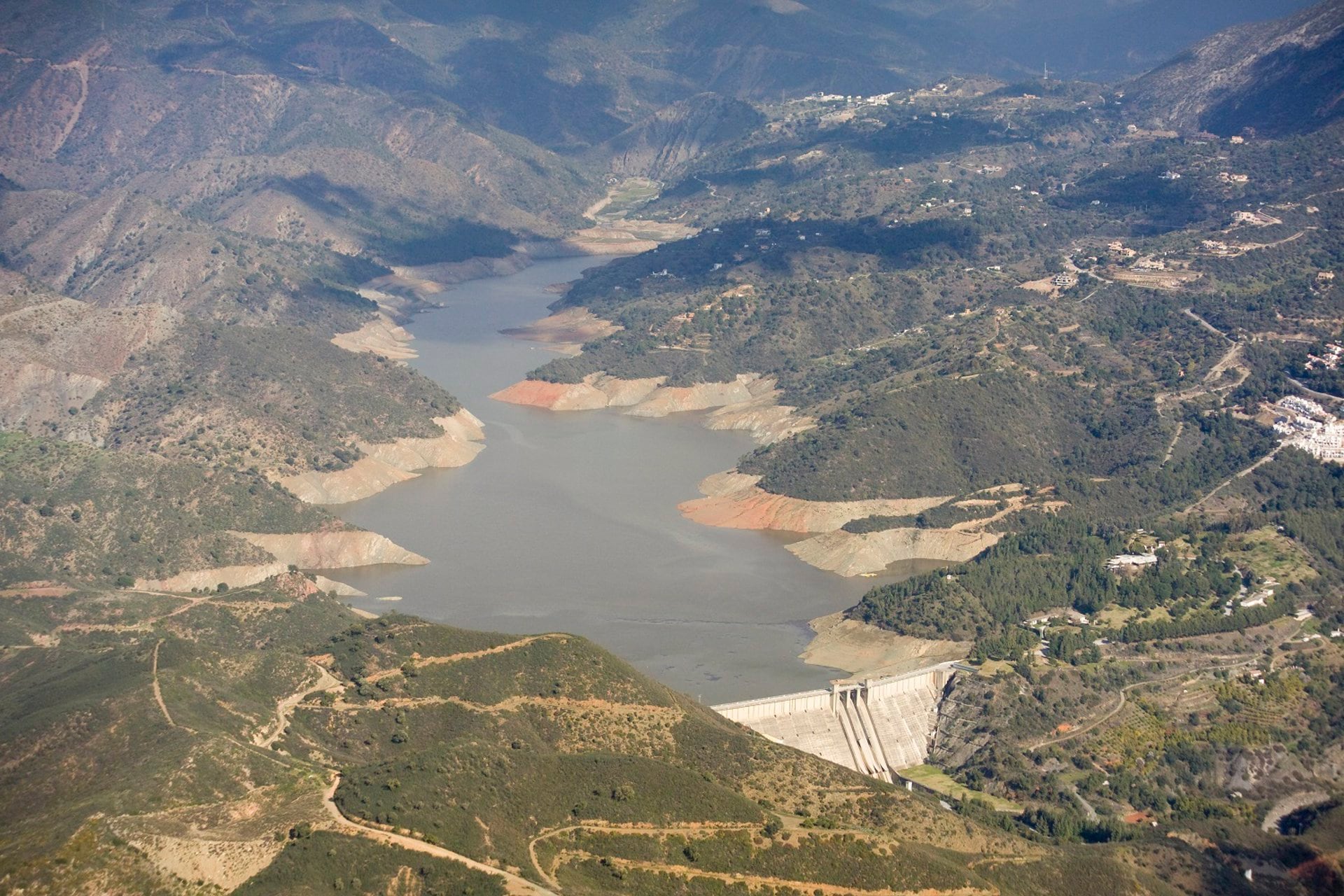 Imagen de archivo del embalse de La Concepción en Marbella (Málaga)