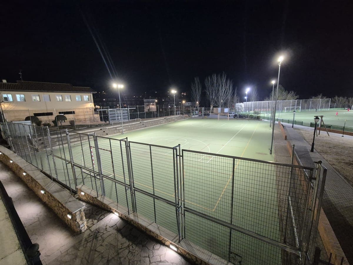 Villar del Olmo culmina la modernización LED de todas sus instalaciones deportivas