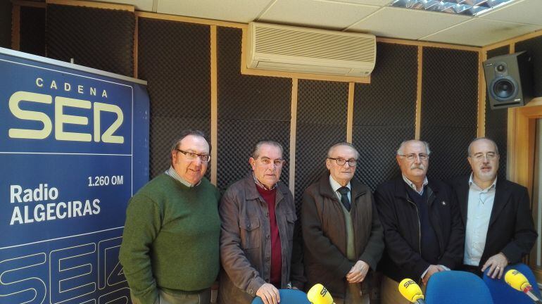 Con los directivos del Real Club Náutico de Algeciras el comodoro Francisco Suárez, secretario Carlos de la Rivas, Juan Ureta, presidente y el director de Radio Algeciras Joaquñin Guirval.