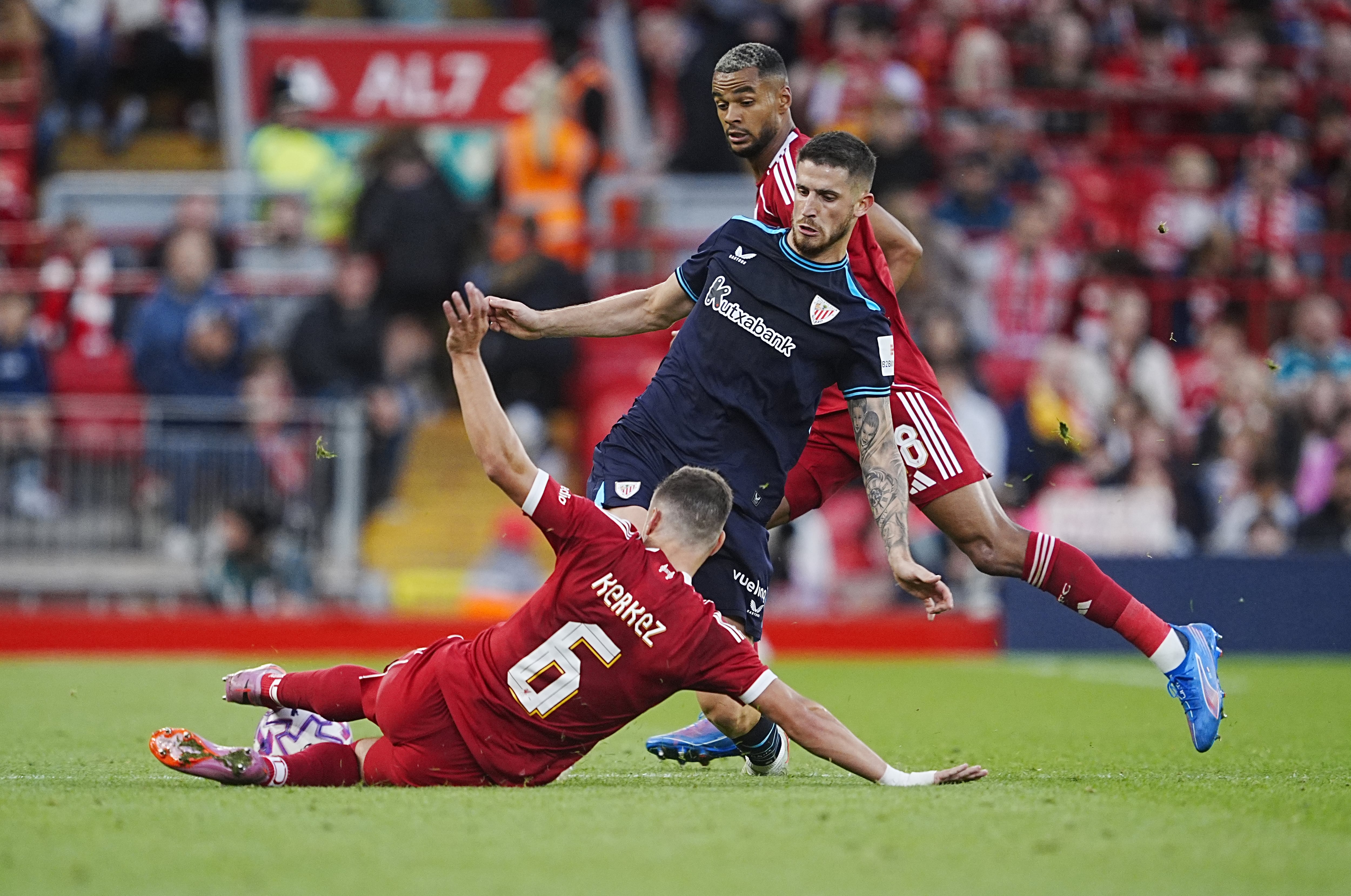 Oihan Sancet, durante el partido con el Liverpool. (Peter Byrne/PA Images via Getty Images)