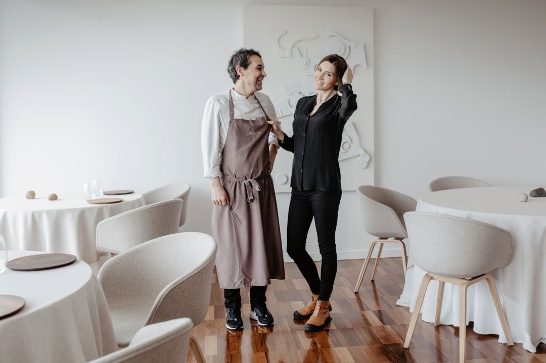 El cocinero Javier Olleros y la directora de sala Amaranda Rodríguez, pareja sentimental y profesional, al frente de Culler de Pau.