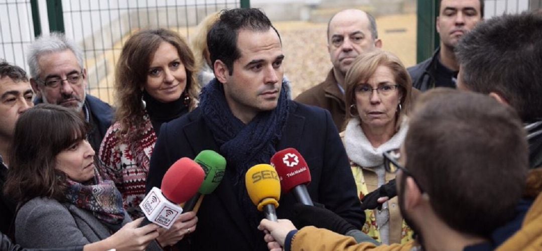 Araceli Gómez y Yolanda Sanz junto al candidato regional Ignacio Aguado