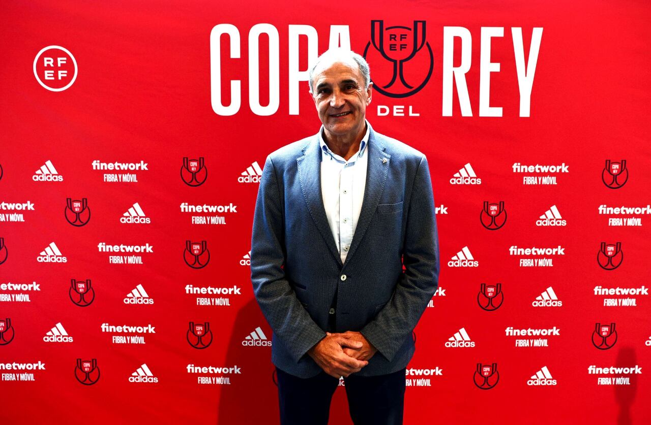 Joaquín Alonso, responsable de Relaciones Institucionales del Sporting, fue el representante del club gijonés en el sorteo de la Copa del Rey.