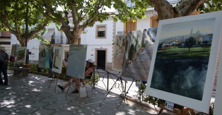 Cuadros expuestos en una edición anterior del Concurso Internacional de Pintura Rápida de Castellar.