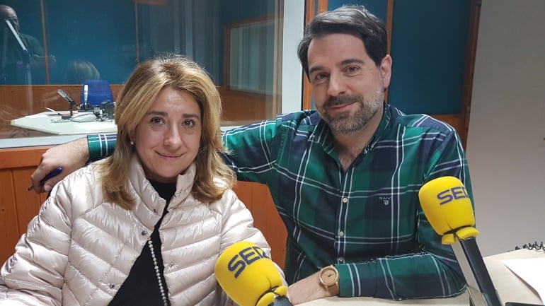 Teresa Huerta y Román San Emeterio durante la tertulia de La Ventana