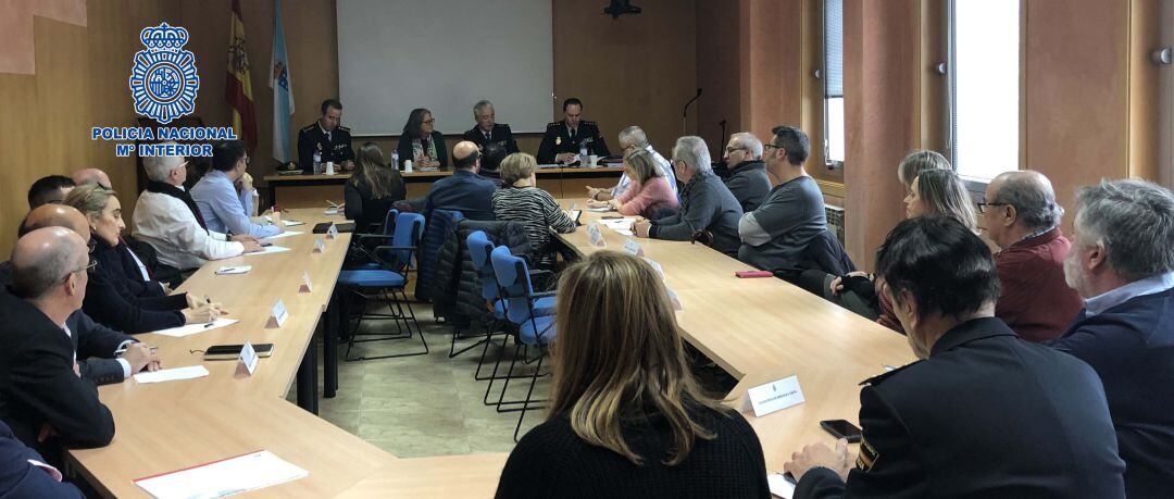 Reunión entre policía y los responsables del sector sanitario