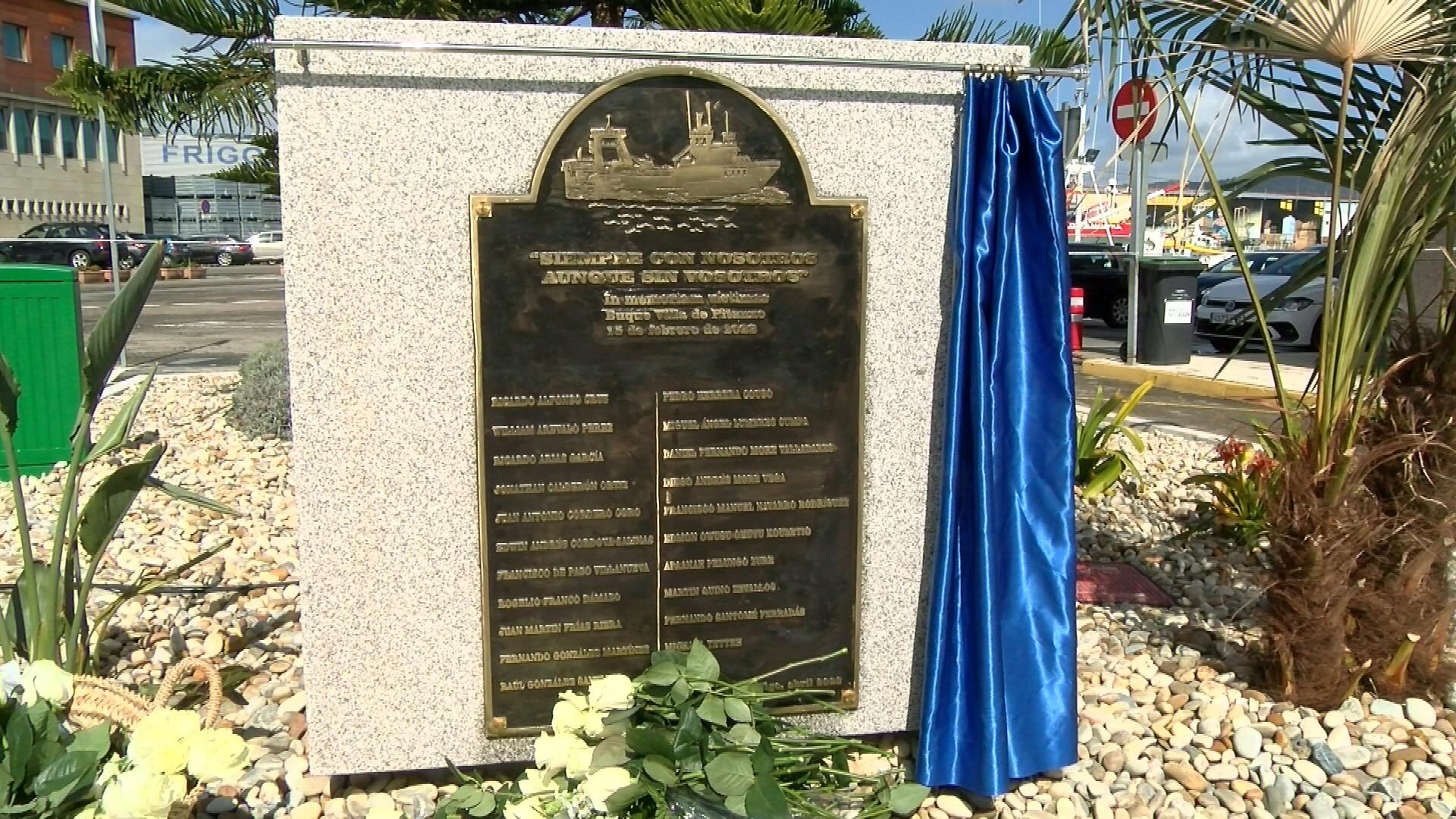 Placa en recuerdo a las víctimas del naufragio del Villa de Pitanxo colocada en Vigo