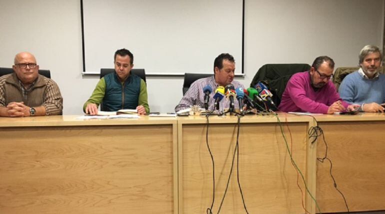 Representantes de ASAFRE durante la rueda de prensa en la que han ofrecido los últimos datos