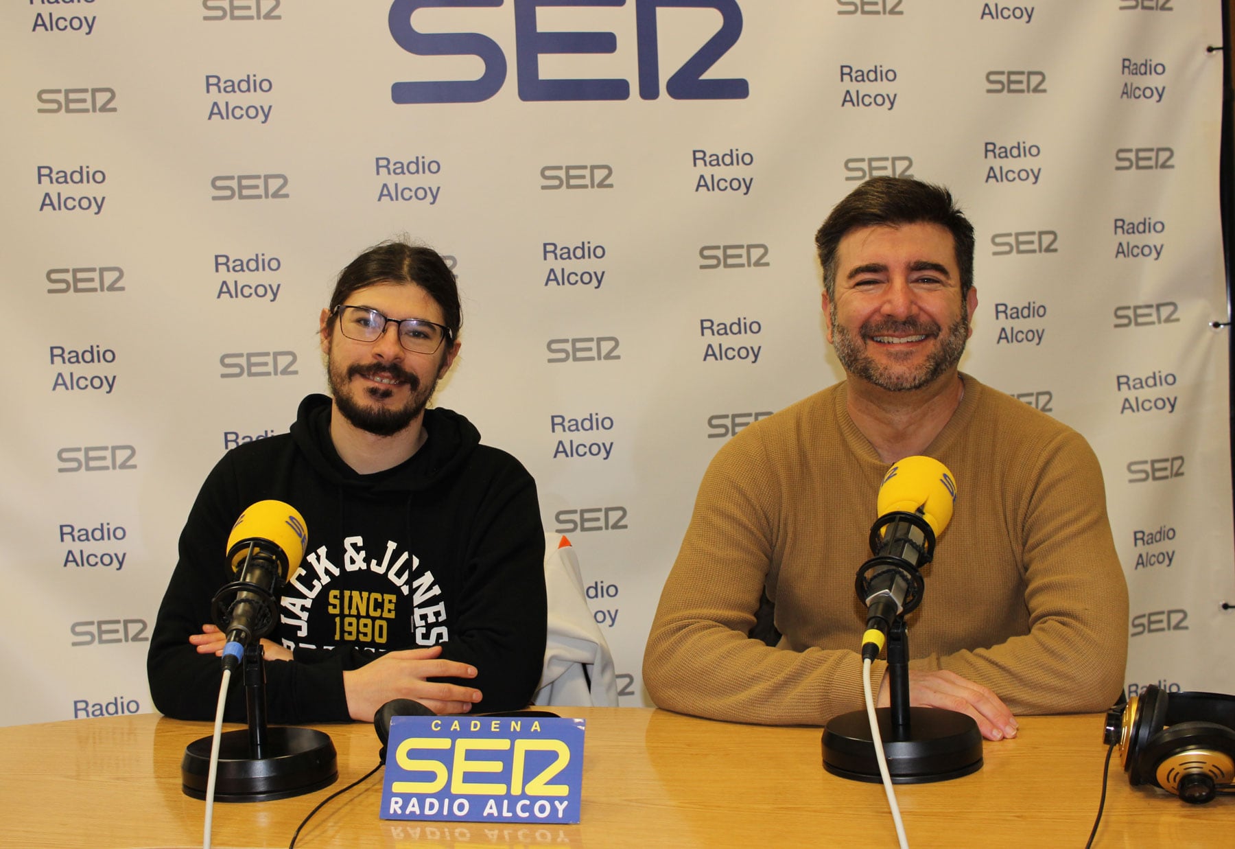 Álex Pérez y David Sandín, en el estudio central de Radio Alcoy