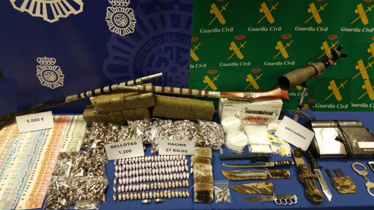 Parte del material incautado por los agentes durante la operación