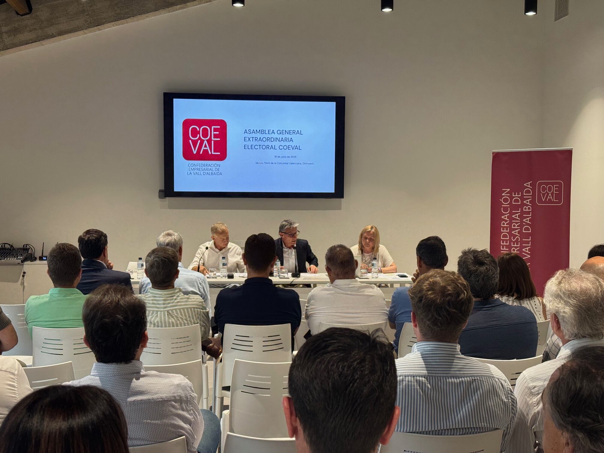 Imagen de la Asamblea de COEVAL celebrada con motivo de la renovación de la Junta Directiva para el periodo 2025-2029