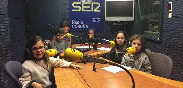 Aitana, Antón, Clara, Carmen y Sol en Radio Coruña