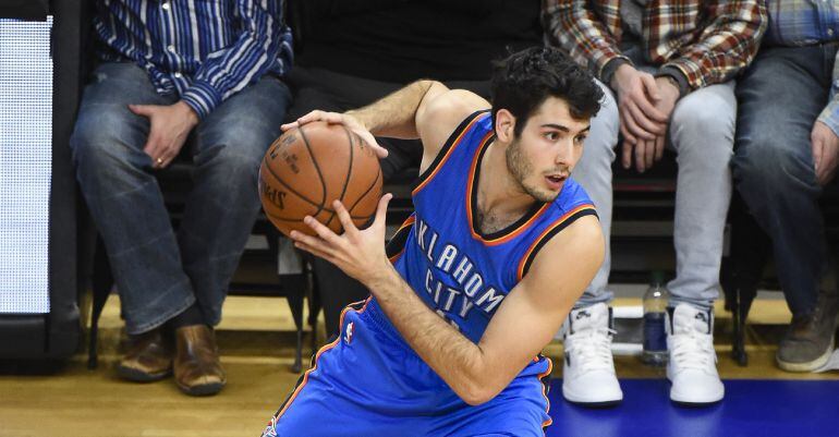 Álex Abrines durante el último partido de la temporada regular