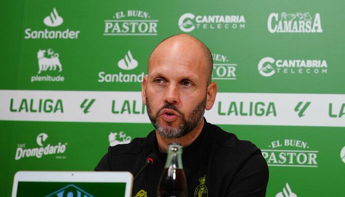 José Alberto López, entrenador del Racing, en rueda de prensa