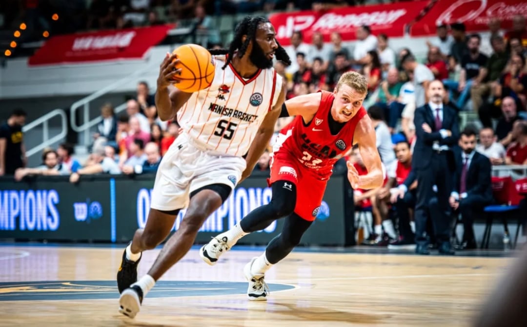 Hakanson durante el partido ante el Manisa Basket