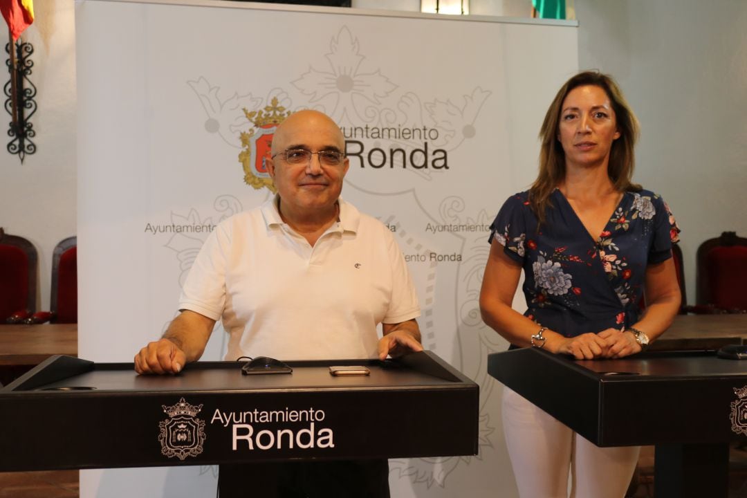 El evento ha sido presentado por el delegado municipal de Agricultura y Ganadería, Jesús Vázquez,y la presidenta de las Damas Goyescas y representante del Club Hípico de Ronda, María Dúctor.