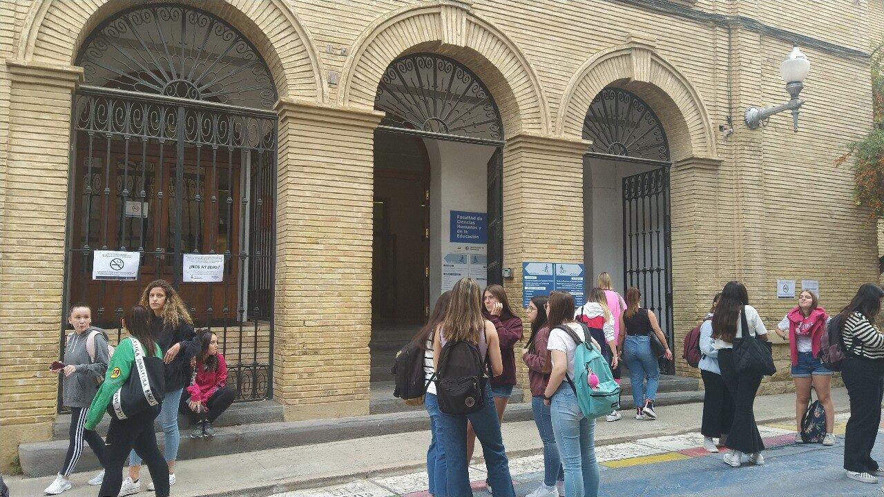 Estudiantes de la Facultad de Ciencias Humanas y de la Educación en Huesca