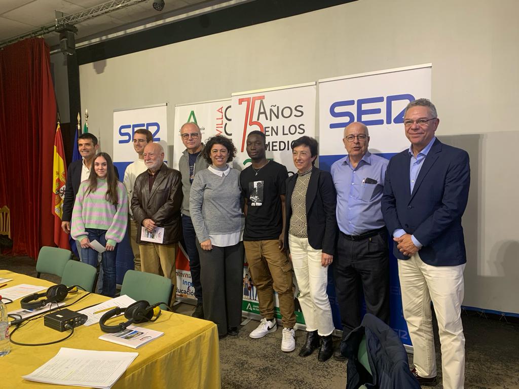 Foto de familia de los invitados al programa desde el IES Politécnico de Los Remedios