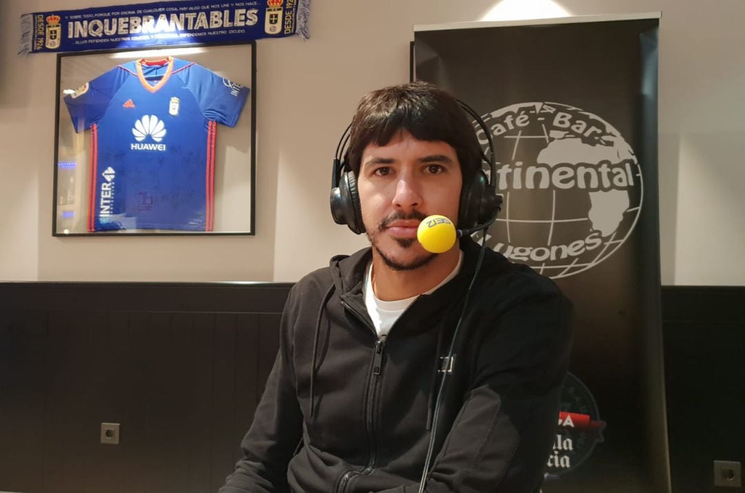 Nereo Champagne en la tertulia del Real Oviedo de Radio Asturias desde la Cafetería Continental, en Lugones.