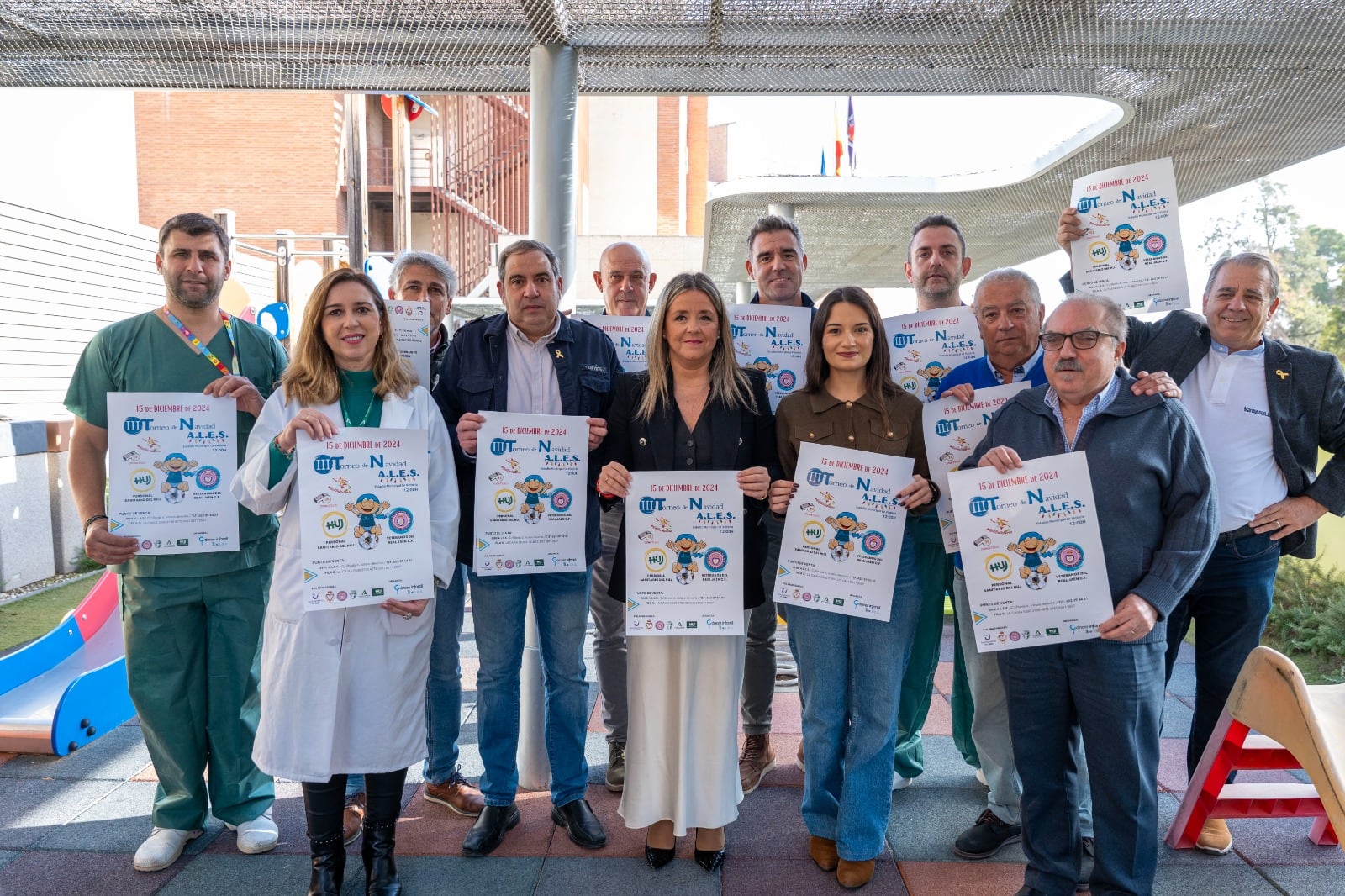 Organizadores y colaboradores del III Torneo de Navidad ALES que se celebra en Jaén.