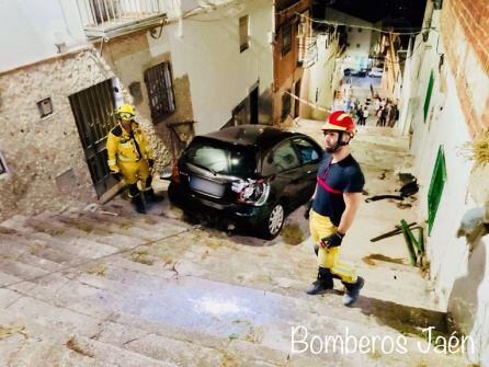 Los bomberos se afanaron en solucionar el problema