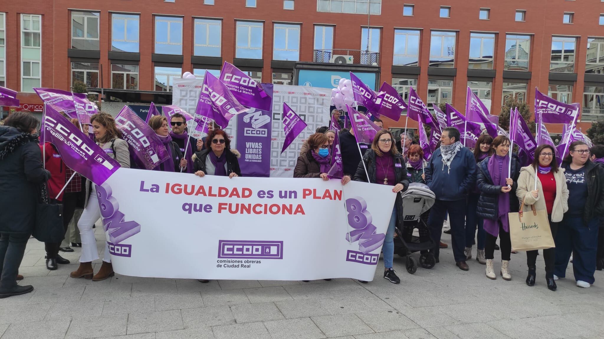 Acto del sindicato CCOO en la Plaza de la Constitución para conmemorar el 8-M